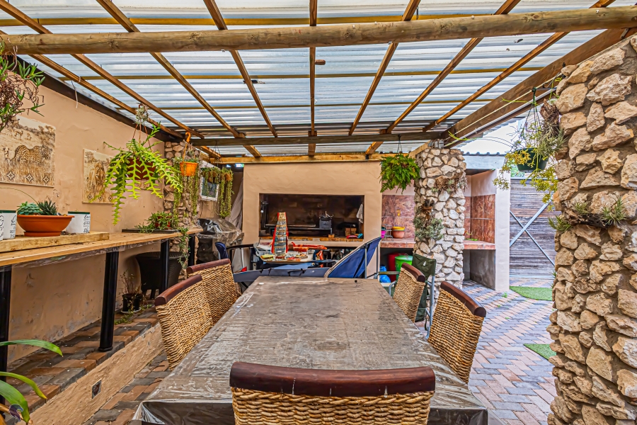 4 Bedroom Property for Sale in Myburgh Park Western Cape